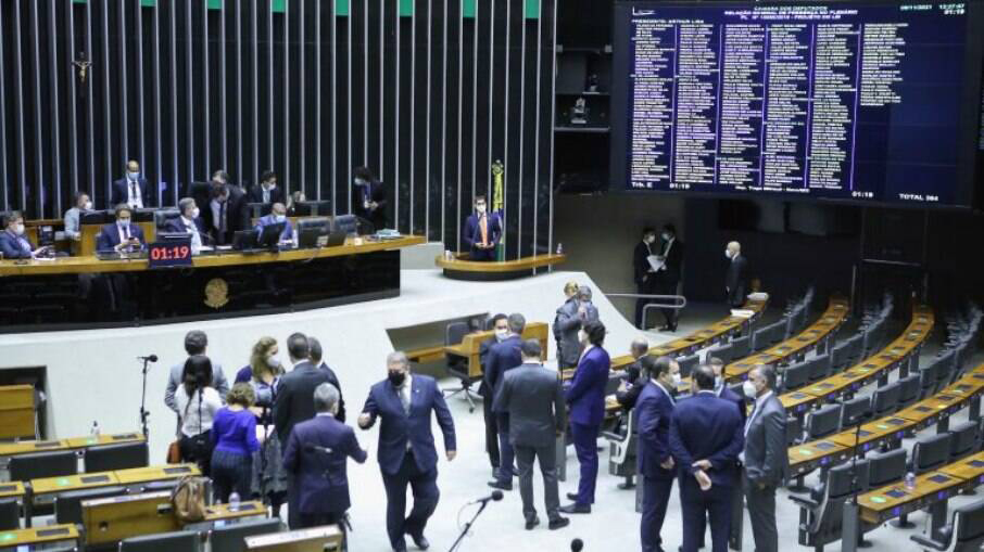 Câmara aprova Auxílio Brasil permanente com valor mínimo de R$ 400